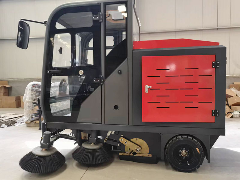 夏季如何使用電動(dòng)掃地車(chē)